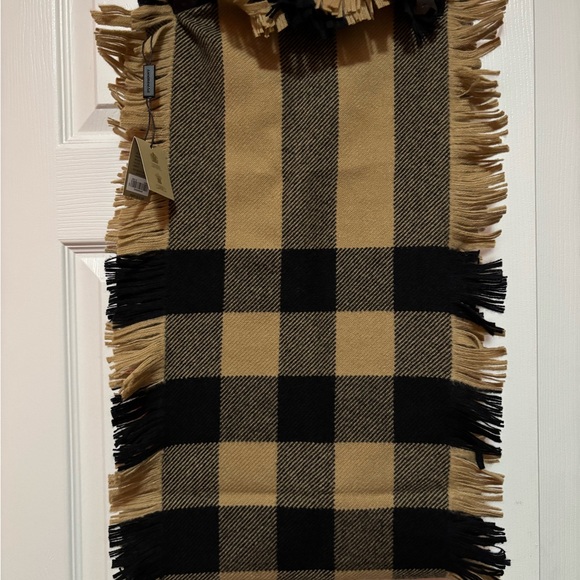 BURBERRY SCARF 230X25CM NWT
100% WOOL - Picture 3 of 9